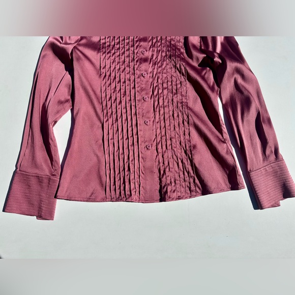 St. John Silk Satin Elegant Pink Mauve Button Up Blouse, Pleated, Stitching, 4 - Picture 7 of 16